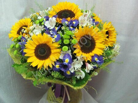 Летний букет с подсолнухами